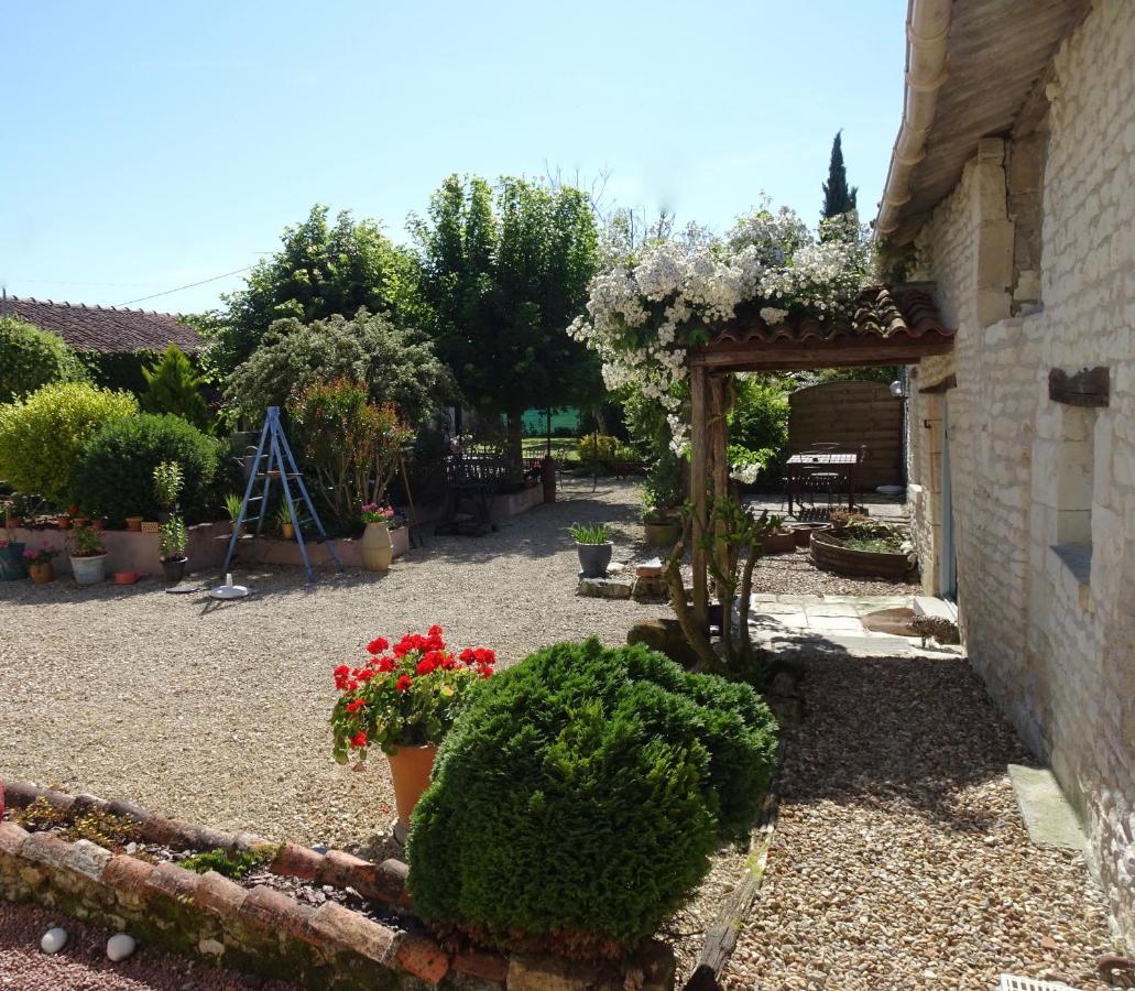 Les Coindries Villa Faye-la-Vineuse Exterior photo