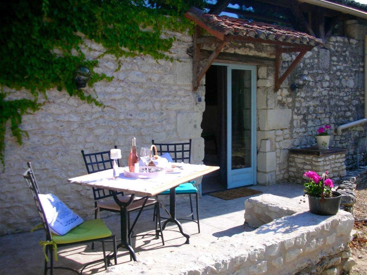 Les Coindries Villa Faye-la-Vineuse Exterior photo